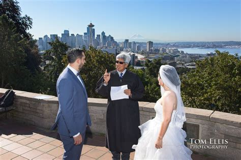 Seattle Elopement Kerry Park Mini Wedding