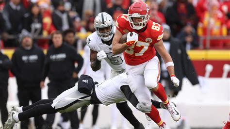 Chiefs' Travis Kelce throws tantrum vs. Raiders: Star TE slams helmet ...