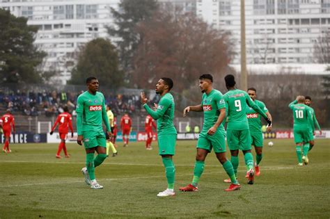 Ligue 1: l’AS Saint-Étienne dévoile un nouveau logo pour la saison ...