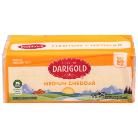 Darigold® Medium Cheddar Cheese, 32 oz - Fry’s Food Stores