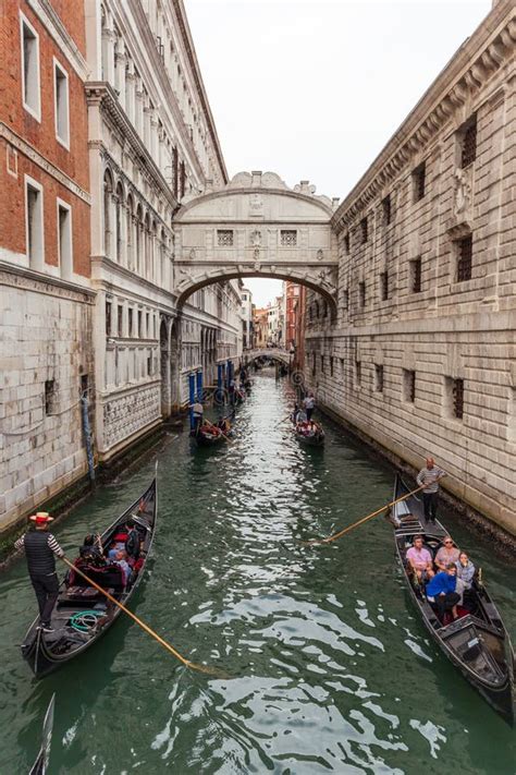 Bridge of Sighs in Venice editorial image. Image of building - 262394625