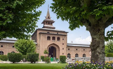 Jamia Masjid Srinagar - History, Images, Architecture