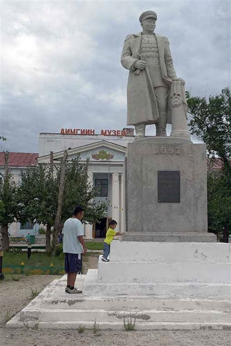 Choibalsan statue | Dornod Province | Mongolia | OzOutback