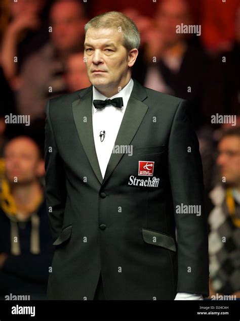 Snooker referee hi-res stock photography and images - Alamy