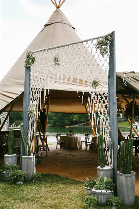 28 Tent Decorating Ideas That Will Upgrade Your Wedding Reception ...