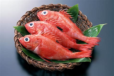 Online crop | three red fish on brown rattan plates HD wallpaper ...