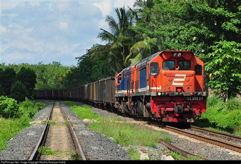 Pin by Kaki Kirisaya on Kereta Api/Indonesian Railways | Train tracks, Train, Indonesia