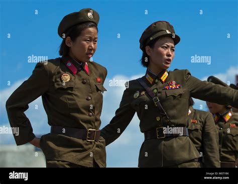 North Korean soldiers women, Pyongan Province, Pyongyang, North Korea Stock Photo - Alamy