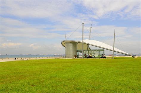 Marina Barrage - Greenroofs.com