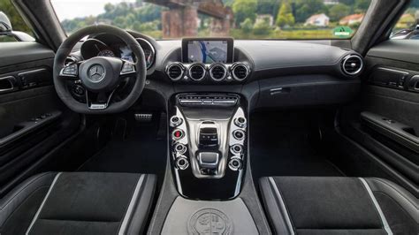 Mercedes-Benz AMG GT (2015-2023) Interior Layout & Technology | Top Gear