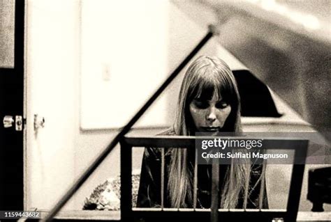 Joni Mitchell 1960s Photos and Premium High Res Pictures - Getty Images