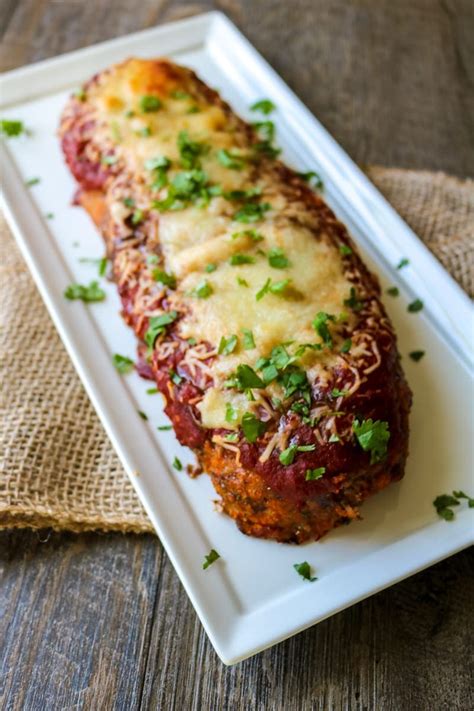 Easy Pizza Loaf: Pizza Meatloaf Stuffed with Cheese