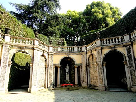 loveisspeed.......: The Palace of Isola Bella on Lake Maggiore..Palazzo Borromeo....lovely!