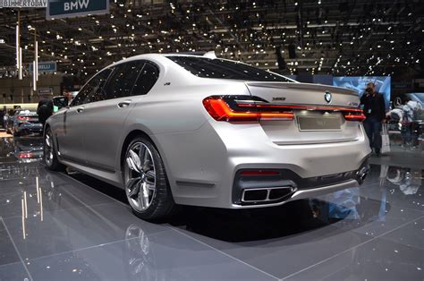 Geneva 2019: BMW M760Li facelift in Individual Frozen Cashmere