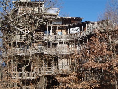 The World's Largest Treehouse In Crossville, Tennessee - Business Insider