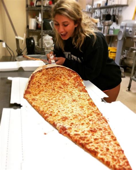 ≡ New Foodie Trend Is A Giant Pizza Slice – The Biggest You've Seen 》 Her Beauty