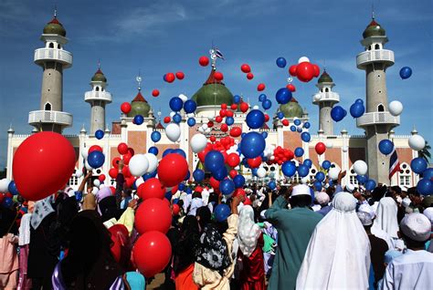 Eid Mubarak 2019: When is Eid ul-Fitr in the UK? Does Ramadan end today? How is it celebrated by ...