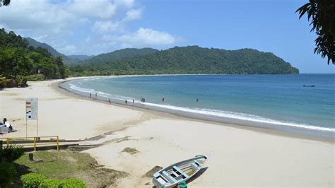 Day Trip to Las Cuevas Beach