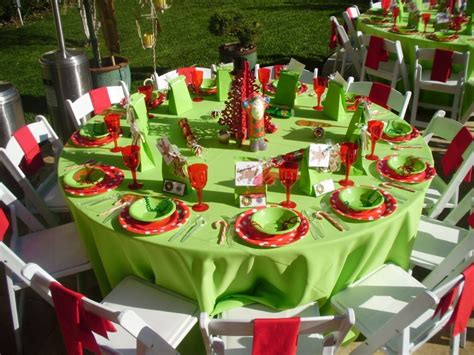 61 Lovable Outdoor Christmas Table Setting Ideas (With images) | Kids christmas party, Ward ...