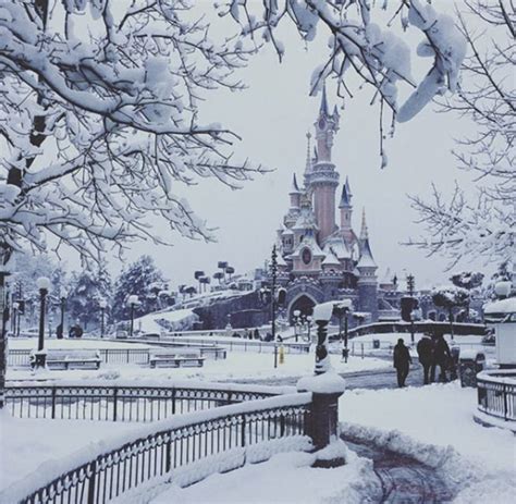 Paris Transforms Into A Beautiful Winter Wonderland After Heavy Snowfall Hits The City Of Love ...