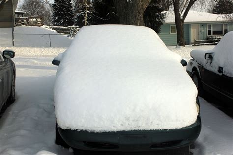 Snow covered Car image - Free stock photo - Public Domain photo - CC0 Images