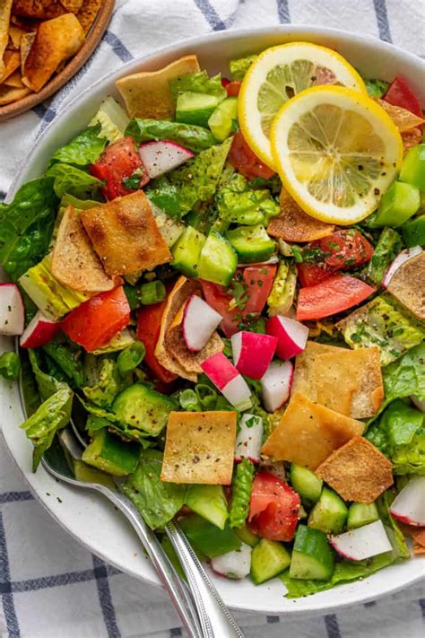 Lebanese Fattoush Salad {Authentic Recipe} - Feel Good Foodie