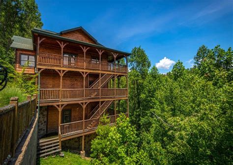 Gatlinburg Cabin Rentals - Bearskin Lodge