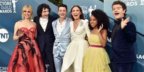 The 'Stranger Things' Cast Makes a Rare Group Red Carpet Appearance ...