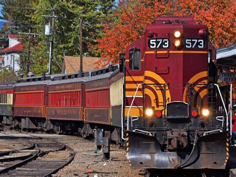 The 7 Most Scenic Train Routes for Leaf-Peeping