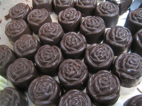 APA ITU COKLAT PRALINE? | InHouseCakes