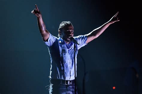 Kendrick Lamar 2016 Grammy Performance Featured a Powerful Message ...