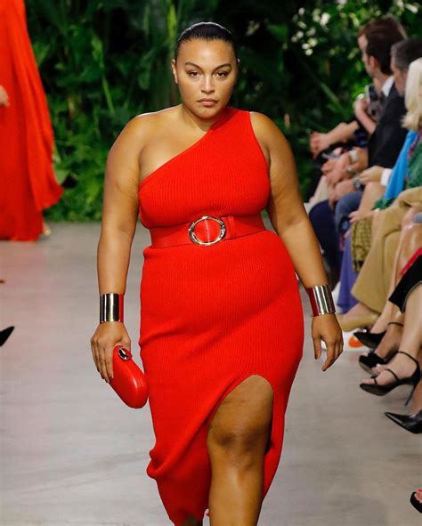 Paloma Elsesser Wins ’Model of the Year 2023′ Award / Bright Side