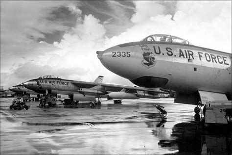 24"x36" Gallery Poster, Strategic Air Command B-47 Stratojet bombers ...