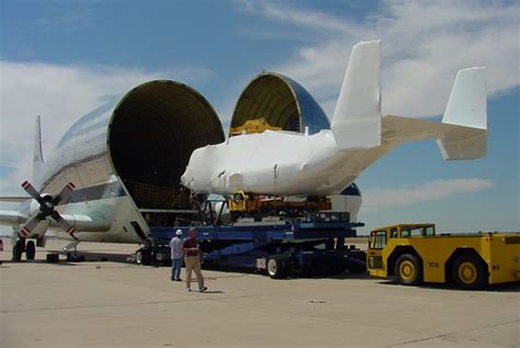 NASA's One-Of-A-Kind Freakishly Large Cargo Plane - World War Wings