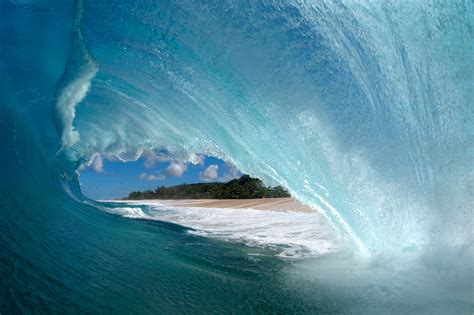 Hawaii's spectacular ocean waves – in pictures | US news | The Guardian