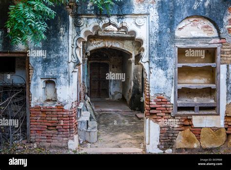 Ancient old haveli or house residence in a village at Rajasthan Stock ...