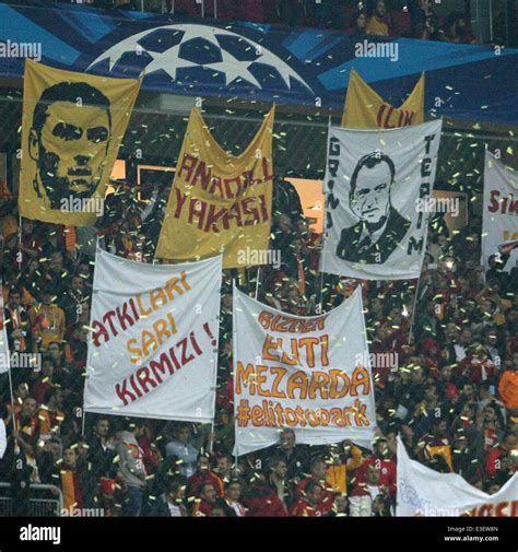 Galatasaray fans stadium hi-res stock photography and images - Alamy