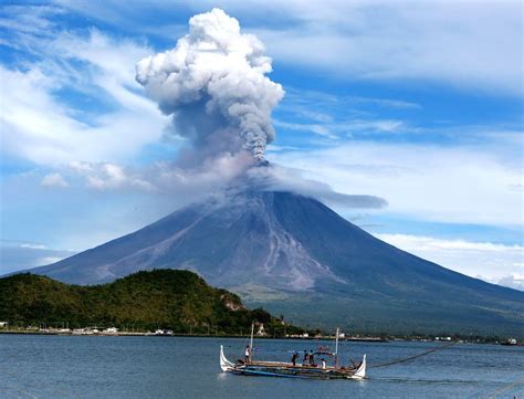 PHILIPPINES-ALBAY-VOLCANO-ERUPTION