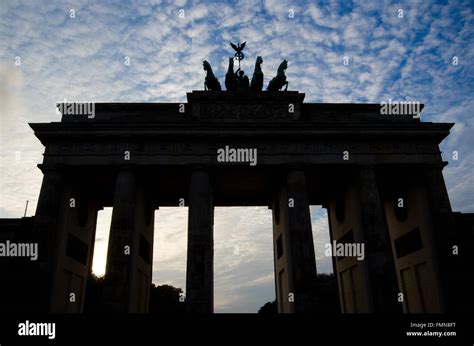 Silhouette of Brandenburg Gate, Pariser Platz, Berlin Stock Photo - Alamy