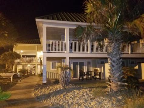 Book Islander Hotel & Resort, Emerald Isle, North Carolina - Hotels.com