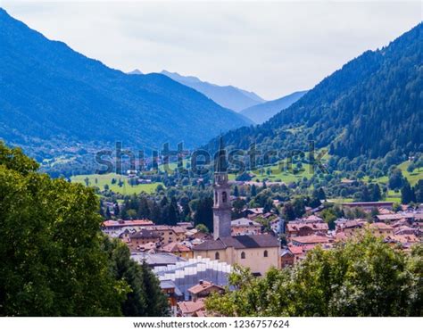 188 Pinzolo Village Images, Stock Photos, 3D objects, & Vectors ...