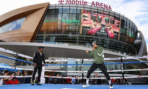 Video: Shakur Stevenson vs. Edwin De Los Santos open workout