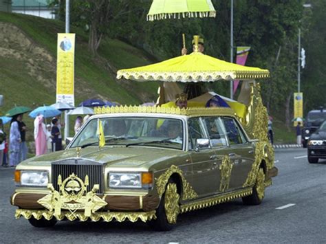 Meet The Sultan Of Brunei And His Over 7,000 Fleet Of Cars ⋆