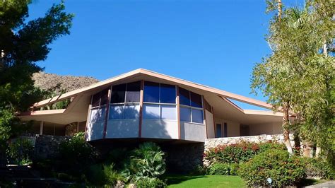 Elvis Presley honeymoon hideaway house of tomorrow - Modern Tours Palm ...