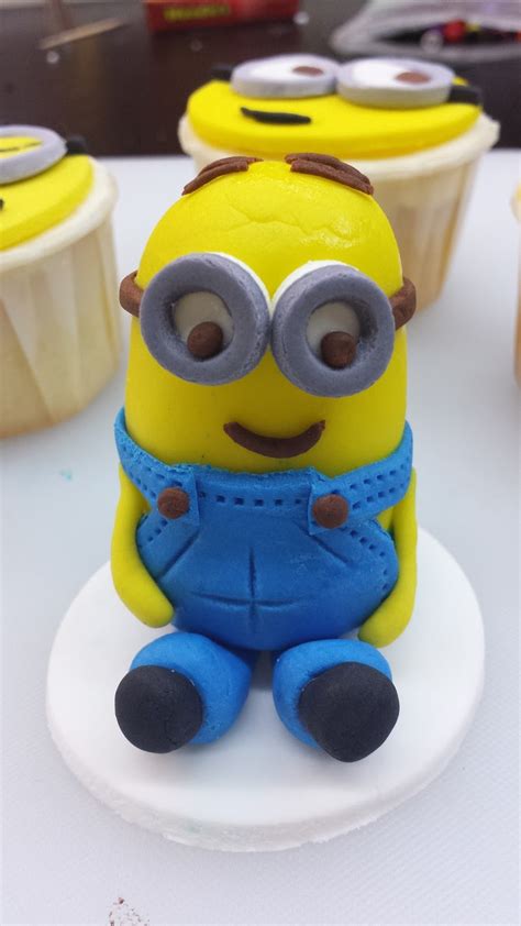 One day at a time: Minion Cupcakes!