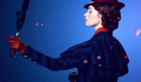 Emily Blunt Mary Poppins Returns GIF - Emily Blunt Mary Poppins Returns ...