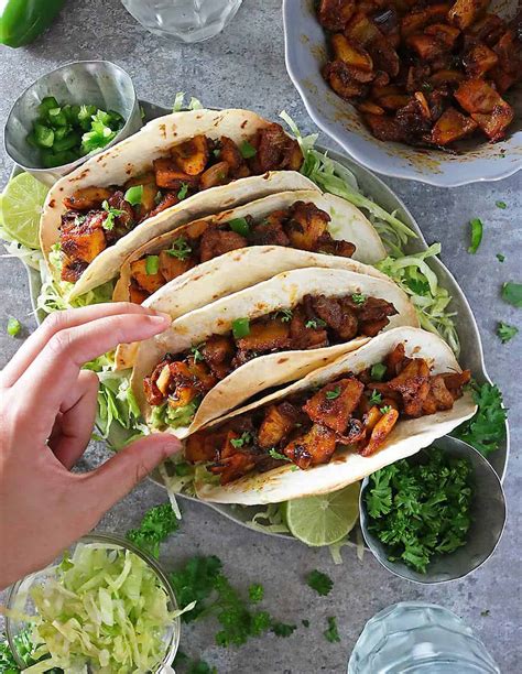 Easy Vegan Jackfruit Tacos Recipe - Savory Spin