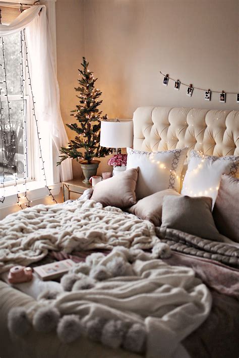 7 Holiday Decor Ideas for Your Bedroom - Welcome to Olivia Rink | Christmas room decor ...