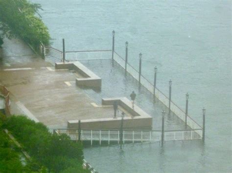 Roosevelt Islander Online: Roosevelt Island Lighthouse Park Under East River Flood From ...