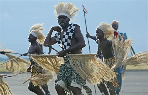 African dance: Burundian dancers | African dance, Traditional dance, Dance